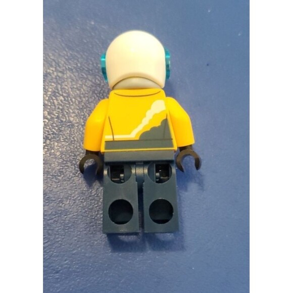 Lego 60289 Airshow Jet Transporter -Jet & Pilot Minifigure - No Transporter - Picture 15 of 16